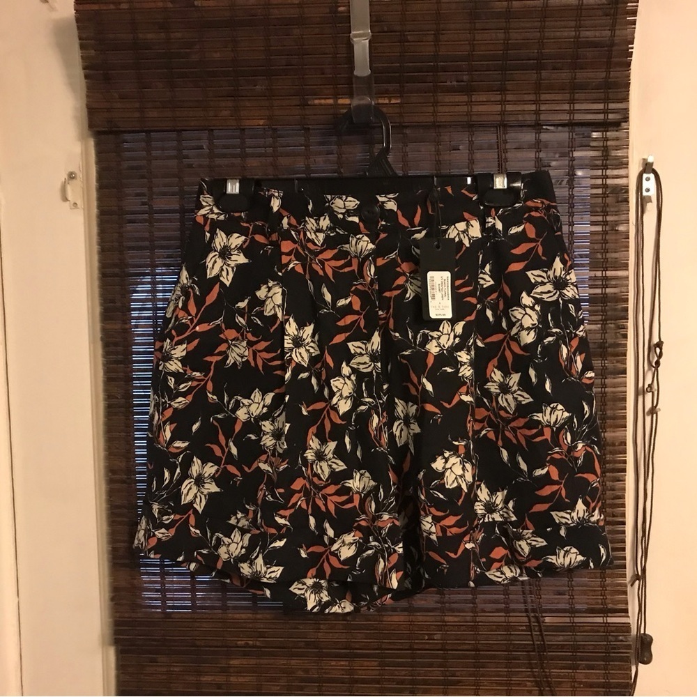Rag & Bone Ivy Printed Linen Blend Women’s Shorts Size 4
NWT
rag